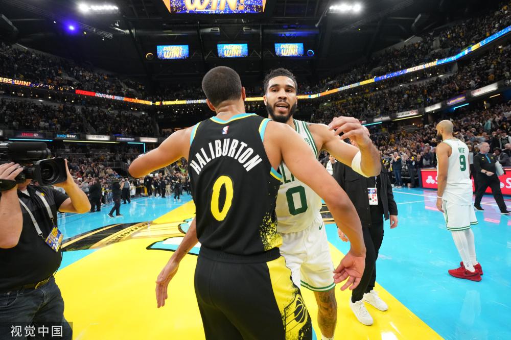 在斯诺克台 在斯诺克台