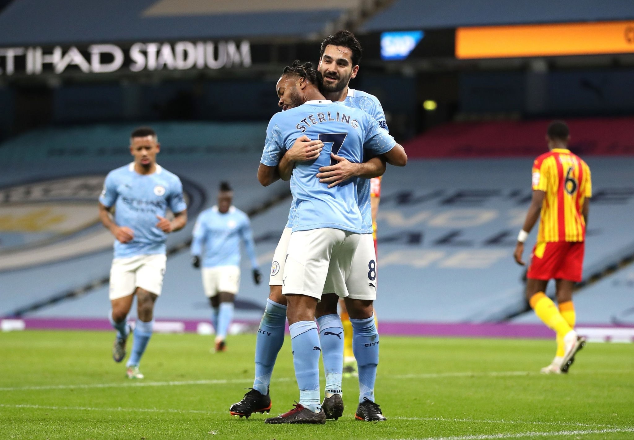 引人争议的 引人争议的